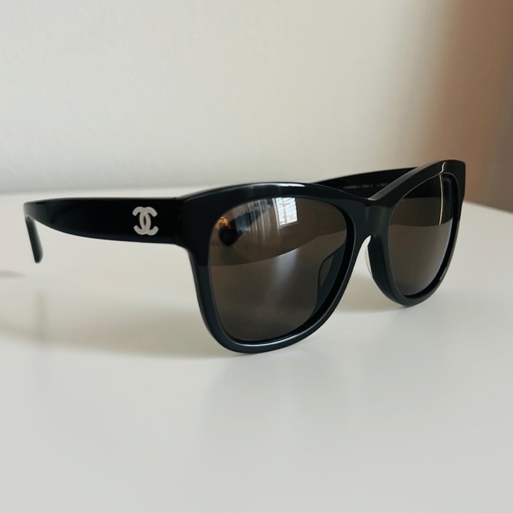 20% OFF SALE❤️ AUTHENTIC ELEGANT CHANEL DARK BROWN SUNGLASSES